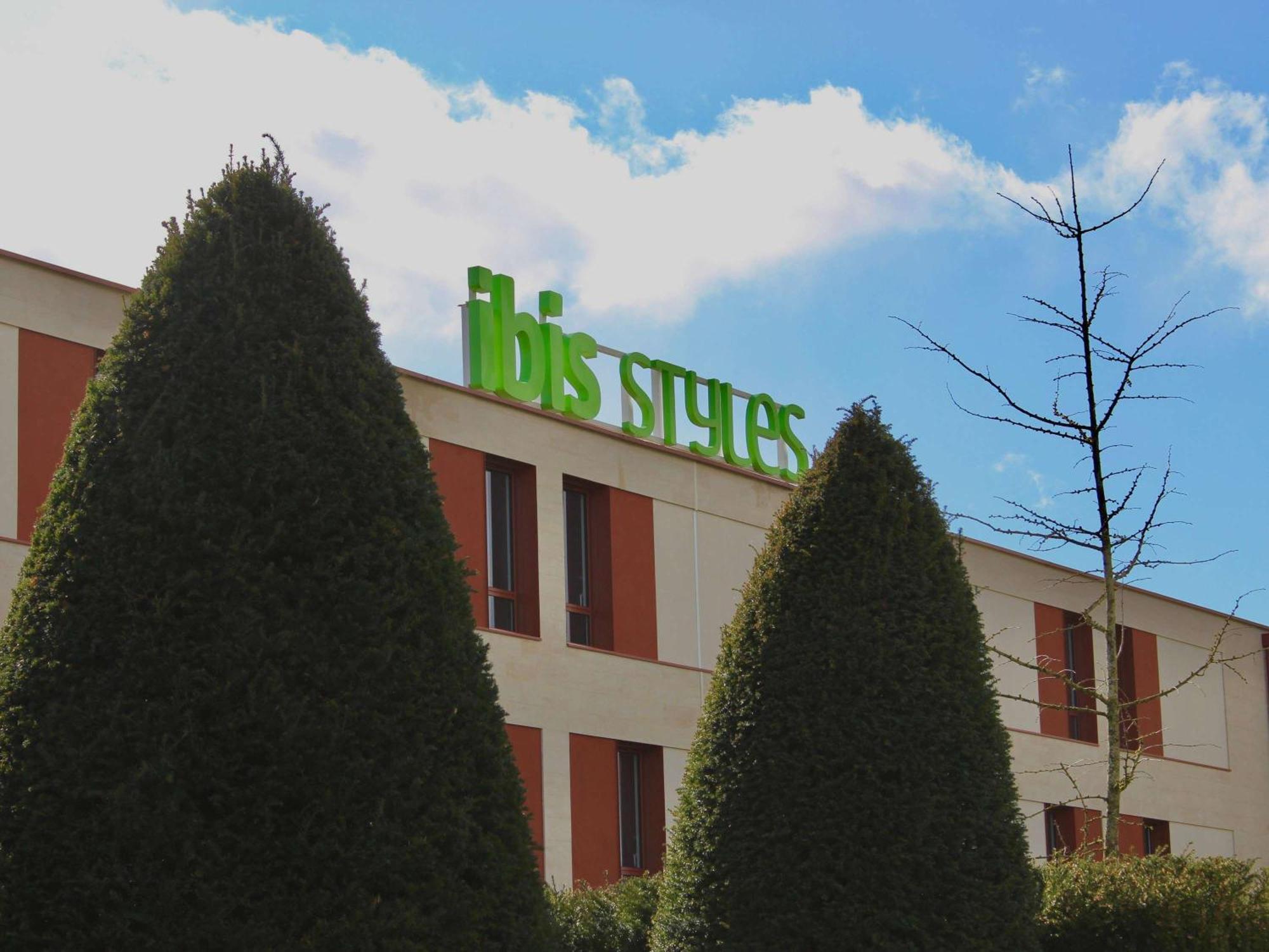 Ibis Styles Dijon Sud Domaine De Beauregard 21600 Longvic Hotel Kültér fotó